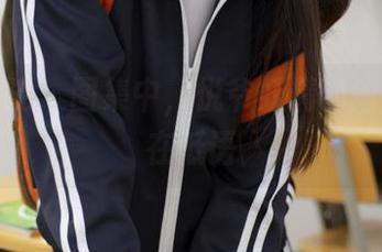模范学院 – 图集中，悦爷妖精的短裤似乎在低语