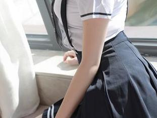 模范学院 – 茜茜Kimi的白衬衫写真，似乎在召唤着春天的气息，分享下这些明媚的点滴吧。