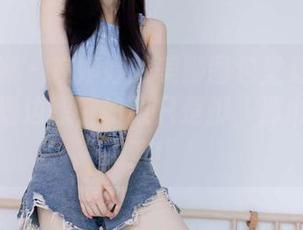 物恋传媒 – 在婷婷的美脚图包里走迷了路，边观看边想，如果只是脚，那也太遗憾了！