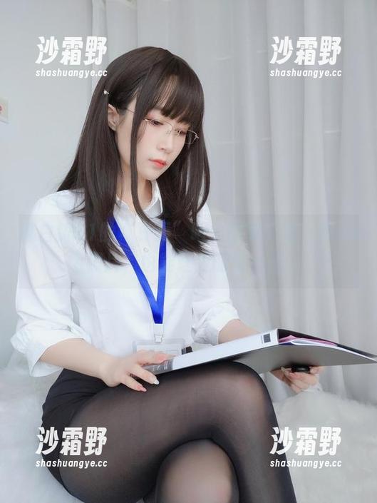 瞧白银81的“夏天”吧：就算只是一张cos照片，也能让我眼前一亮。
