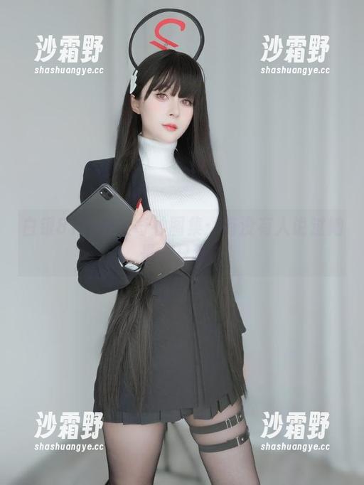 白银81的豹纹奇妙图集：有没有人说过她是一只猫？