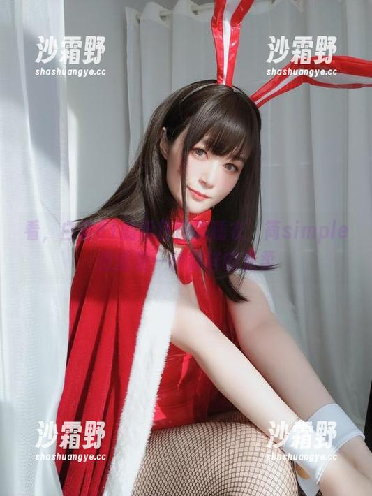 看，白银81的粉色窗帘睡衣，简simple但透着一种别样的温柔