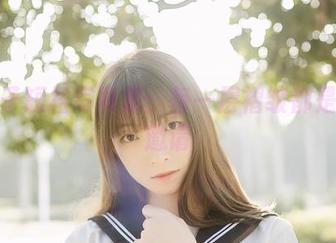 祖木子短裙写真集：每一层褶皱都是一种邀请