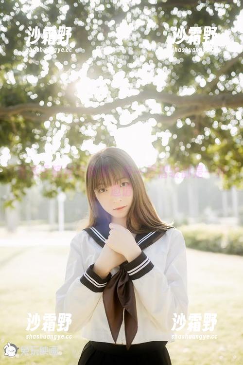 祖木子短裙写真集：每一层褶皱都是一种邀请