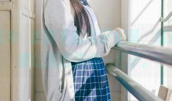喂，看神楽坂真冬的电子相册，指挥官忙得让我想要插一杠子。