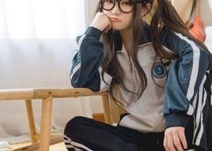 턱라인은그렇게위로올라오고꺼내는버전으로,새로운조합,갤러리에서이건쉽게볼수없는것!神沢永莉的最新版本，比如ck卫衣加牛仔裤，还蛮值得一瞧的嘛。
