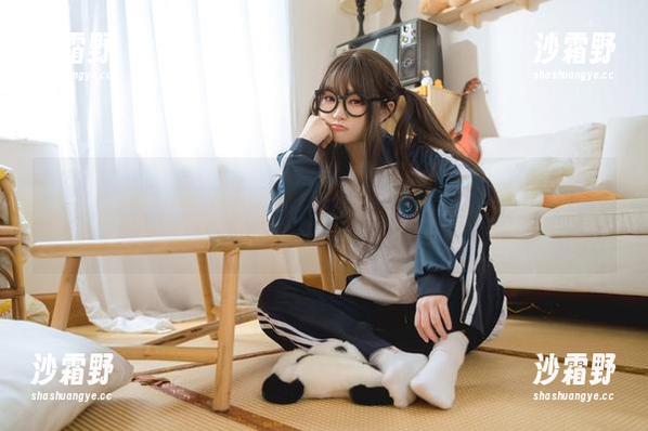 턱라인은그렇게위로올라오고꺼내는버전으로,새로운조합,갤러리에서이건쉽게볼수없는것!神沢永莉的最新版本，比如ck卫衣加牛仔裤，还蛮值得一瞧的嘛。