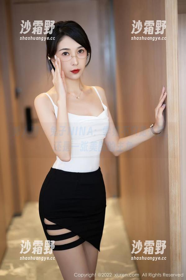 秀人网 - 兔子NINA：学姐不只是书香，还是一张美图的主角