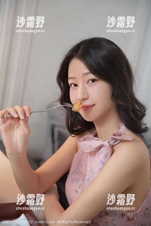 秀人网 - 夏诗诗Sally的私房写真大公开，牛仔裤自带气场，哎呦，不错哦。