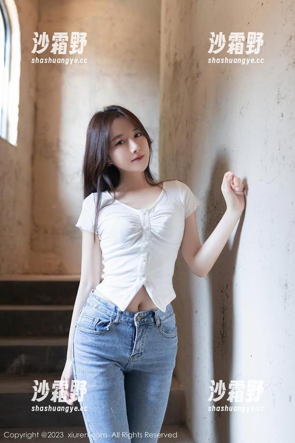 秀人网 - 高清小魔女奈奈皮衣合集：皮肤与皮革的绝妙较量