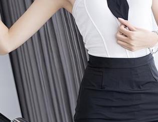 秀人网 – 尹甜甜的短裤写真，额，这个Pose好像我也试过？