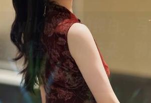秀人网 – 杜viki和她的纯白，写真里的照片像是无声地流淌着的云朵，懒散得让我想打个哈欠。