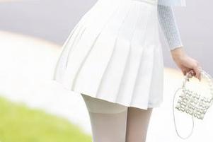 秀人网 – 高清杨欣欣的白色写真，照得我直想把城市的污点都洗掉。