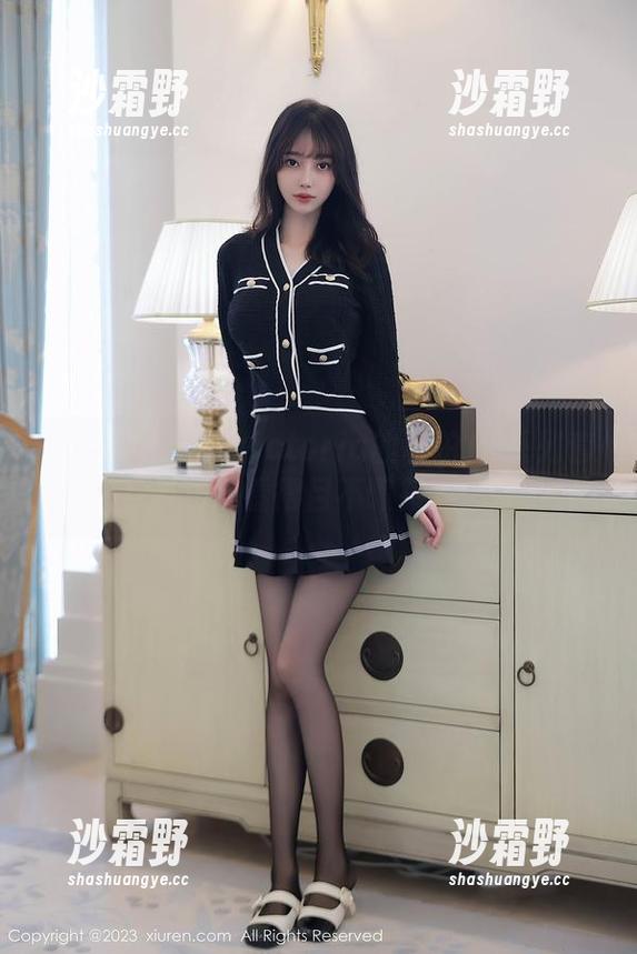 秀人网 - 果儿Victoria的私拍JK系列套图，反正我看得目不暇接，你呢？