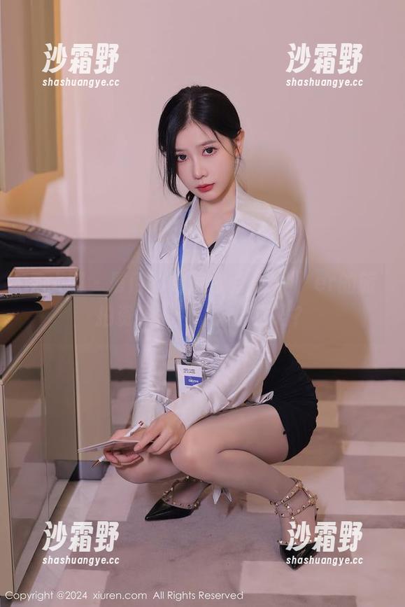 秀人网 - 厦门的绚烂色彩，玥儿玥er的旅拍资源，你敢来崩溃吗？