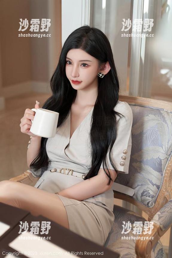 秀人网 - 盼盼已鸠的美图告诉你，吊带也是可以有多种情绪的