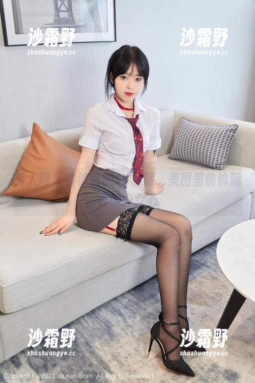 秀人网 - 黄歆苑的JK之旅，美图里偷偷藏着的少女心