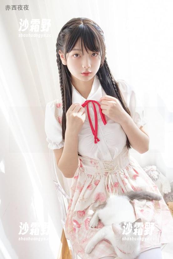 稚乖画册 - 最新照片中赤西夜夜的初音少女，冲到我脑海里，不小心把我漫画梦给撕了！