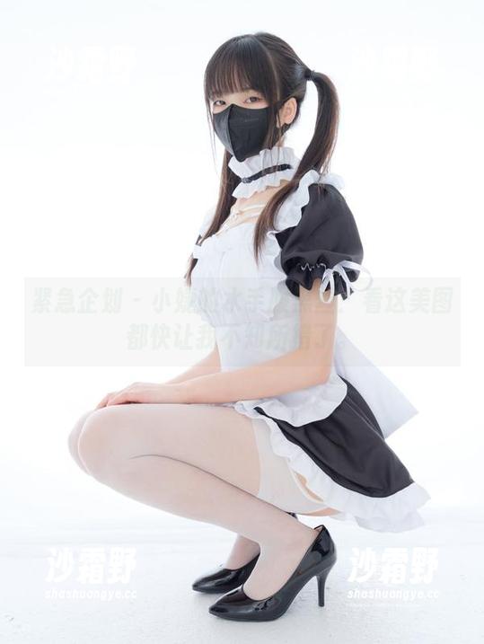 紧急企划 - 小婕的水手服黑丝：看这美图都快让我不知所措了。