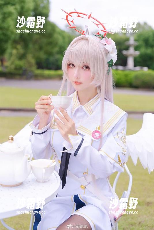 粉色的反叛：分享紫氯氯的棉袜COS——软萌与叛逆完美结合。
