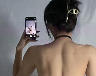 微密圈 – 纪念小小v的毛衣秀：高清写真里的“天才设计”