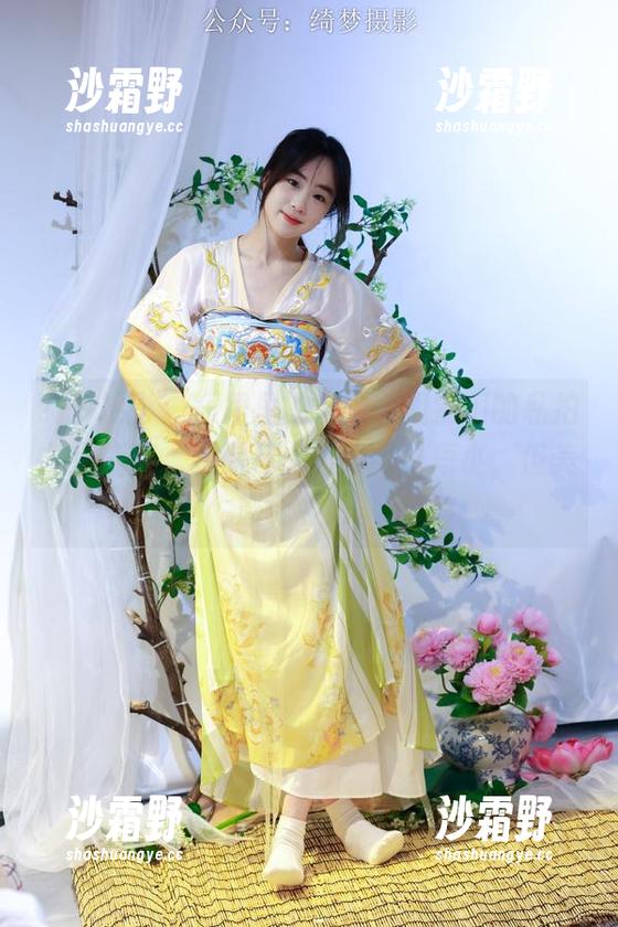 绮梦摄影 - 短裙里的宁宁，姐妹们的私拍拍照指南，提醒你：思维可以短小，但美感无极限。