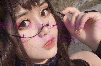 在线见到芊川一笑MNK的日常写真，看得我疑惑：这能算日常吗？