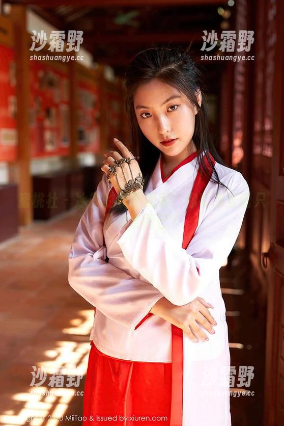 蜜桃社 - 冰露的美图刷屏：你以为圣诞只是传统而已？