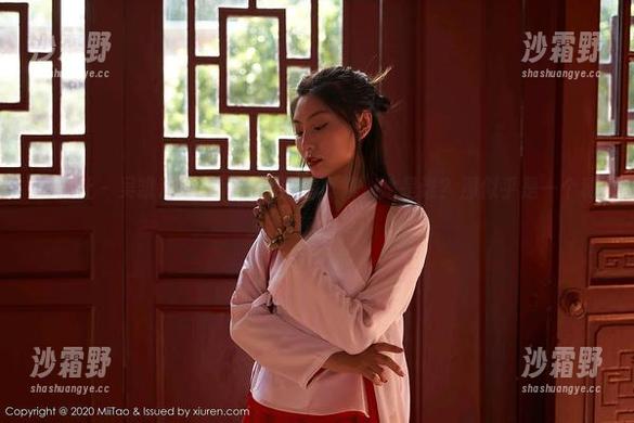 蜜桃社-吴凯莉Kelly 蜜桃社 - 吴凯莉Kelly的高清写真集:她是谁?那似乎是一个秘密...