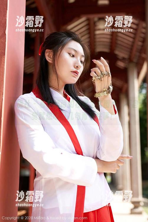 蜜桃社 - 看李颖诗的校服全套图片，不自觉就想唠叨几句青春往事！