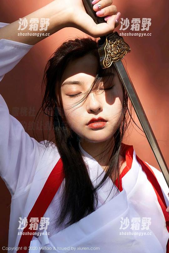 蜜桃社 - 图集时间到了，缇娜美Tinami的豹纹让我想起了那张我肚子鼓鼓的旧照，啧啧！
