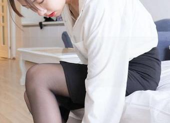 袜啵啵 – 预算有限？小甜豆的短白丝免费合集整装待发！