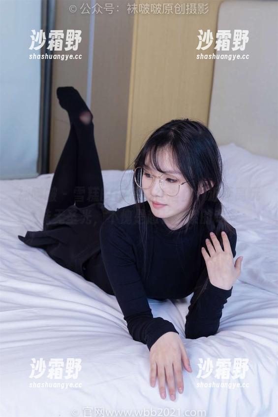 袜啵啵 - 雪糕的作品总在潜伏，近距离玩味无圣光，不愧是超长花絮的专家