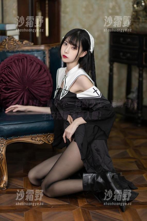 许岚LAN 许岚LAN,那个不一样的少女,定制写真牛仔短裤太抓人眼!