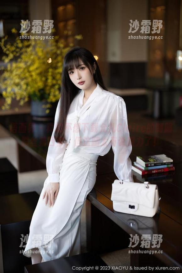 语画界 - 真的不想下载允儿Claire的制服黑丝第四套，但这腿太有说服力了！