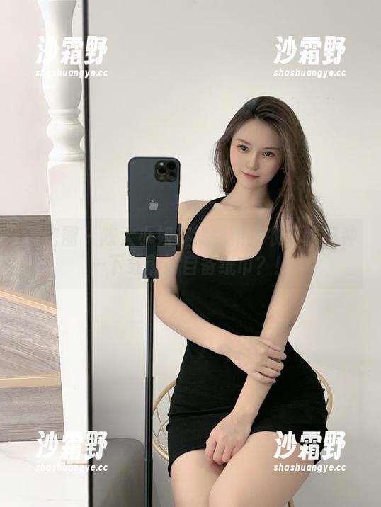 微密圈 - 陈大小姐在紫色束身衣下的那种…下载前请自备纸巾？！