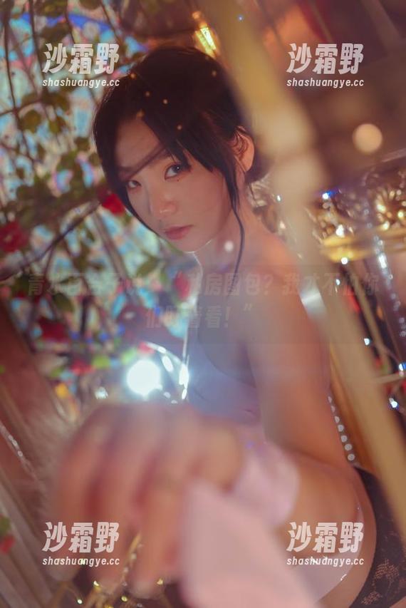 青水百合子 青水百合子说:“私房图包?我才不怕你们盯着看!”