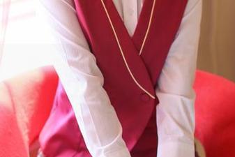 青豆客 – 当王语纯遇上礼服：写真里的时尚与崩溃。