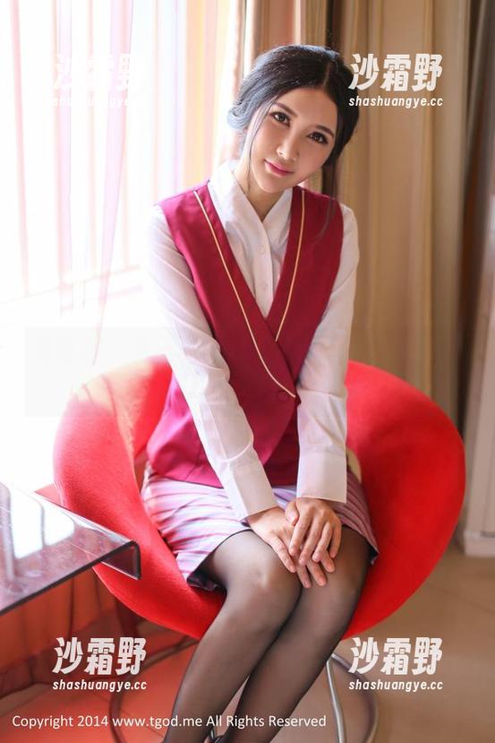 青豆客 - 当王语纯遇上礼服：写真里的时尚与崩溃。