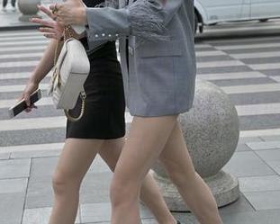 魔镜街拍图包里全是黑丝蕾丝紧身裙的绝美，又让我想试试懒人下载，哈哈，太过分了！
