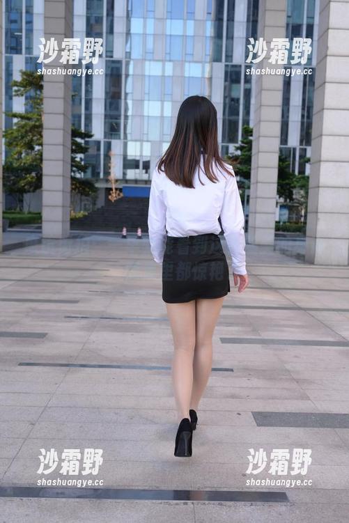 魔镜街拍：一早就能看到这样健美的身影，图集里都惊艳了