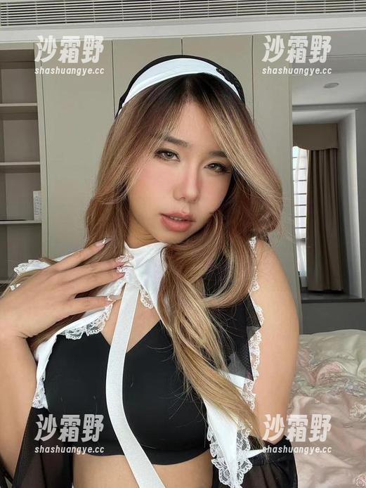 微密圈 - 一组白衬衫的原图合集：看黑饱宝怎么驾驭这件看似平常但拍起来很有料的单品。